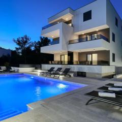 Villa Ankora 1 with heated pool