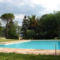 4 bedrooms house with shared pool jacuzzi and enclosed garden at Mogliano