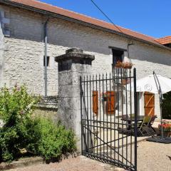 Gîte La Tour-Saint-Gelin, 2 pièces, 2 personnes - FR-1-381-24