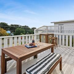 Lendale Bach - Lake Ferry Holiday Home