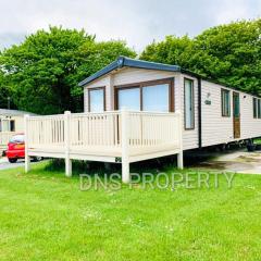 LUXURY CARAVAN 10 mins TO BEACH