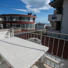 M116 - Marcelli, bilocale in centro e fronte mare