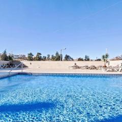 George's Quinta das Palmeiras, a 2 bedroom apartment in luxury complex, walking distance to town
