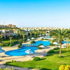 La Vista Topaz Sokhna - Garden Chalet with Jacuzzi & private entrance, on the Pool & near the beach