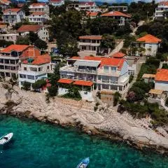 Albert Apartments