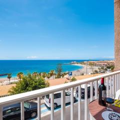 1 1 Beautiful seafront with balcony and WIFI