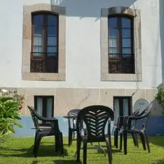 CASA NOGALES junto a PLAYA DE POO y SENDA. WIFI
