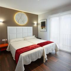 Apartamentos Caballerizas Granada con parking gratuito en pleno centro