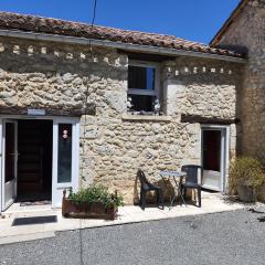 gîte en pierre le paradis jacuzzi piscine Périgord pourpre 9km de bergerac