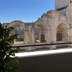 Studio climatisé avec balcon face aux arènes d'Arles