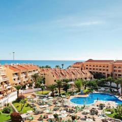 Two bedroom apartment in beachfront complex with pool in Playa de Las Américas.