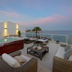 Casa Latino - Oceanfront - Luxury & Charming villa- Jacuzzi at Rooftop