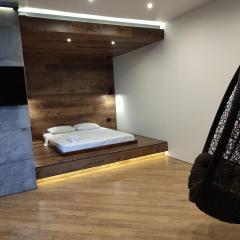 Стильный лофт с подвесным коконом в Аркадии возле моря!