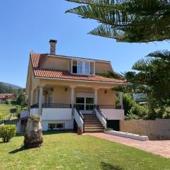 Finca A Cubeliña. Casa con piscina en la ría de Arousa