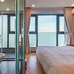 22Land Moon West Lake