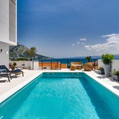 Brand new! Seaview villa Mila with 4 en-suite bedrooms, private pool, Finnish sauna, Treadmill, sandy beach 250m