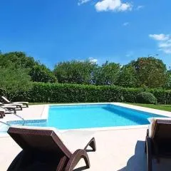 Peaceful Villa Fioretta with relaxing pool