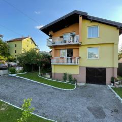 Sunny Garden Apartment