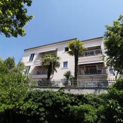 VILLA SARA apartments 50 m from the beach, with balcony, AC, private parking