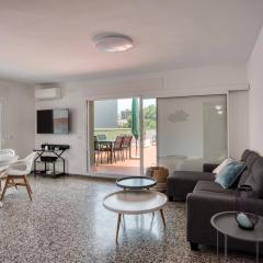 Albatros Apartament per 5 persones en ple centre amb gran terrassa i aparcament a 5 minuts de la Platja Gran