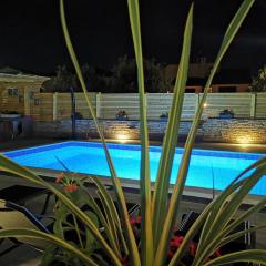 Apartment olive tree garden&poll view 4 plus 2, 130 m2 with tiki bar