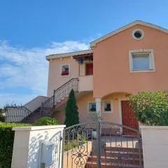 Apartment Polic