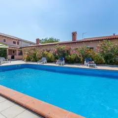 Country Villa (3642)