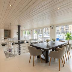 Charming houseboat featuring a sauna