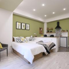 hotelise I Green-Rose Studio