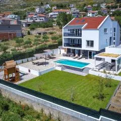 Villa Angelus with heated pool