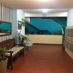 STUDIO TÉRREO - Tranquilidade na cidade | Wi-fi | Poucos metros da Igreja Matriz.