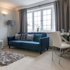 Modern 4BR Cottage in Windsor, Near Marina and Thames