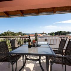 Seaview & Balcony Apartment PETRA