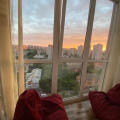 Large 2 room apartment with a beautiful view 2 min metro Chernigivska
