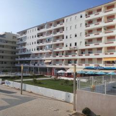 Quarteira 1-Bed Sleeps 4 Parking 1 min to Beach