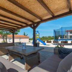 Crowonder Luxury Vir- 6 New Apartments for Families with Playground for Kids