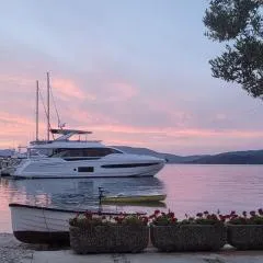 Valun Seaside Apartments