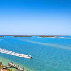 Top floor beachfront condo with ocean views/pool/spa