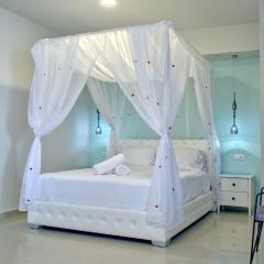 Epipleon Luxury Suites -101- Δωμάτιο 45τμ με βεράντα 30τμ μπροστά στη θάλασσα