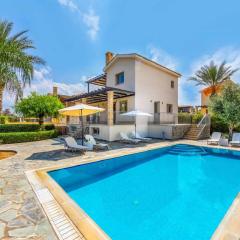 Villa Veronica - 4 Bedroom Beach Villa with Private Pool