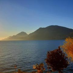 Assenza Lake Front Sweet Apartment