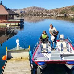 Two-Bedroom Holiday home in Kalvåg