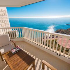 Luxurious 1st Line Top-Floor Apartment with Direct Sea Access