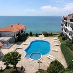 Sun coast villas - sea view apartment few steps from beach and marina