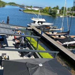 Näher am Wasser kann man nicht wohnen!