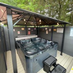 Pheasant's Hollow - 2 bed hot tub lodge with free golf, NO BUGGY
