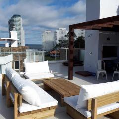 Estudio con parrillero y vista al mar