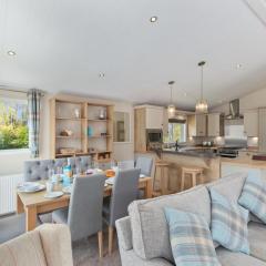 St Mary's View - Luxury Lodge, Short Walk to Beach, Parking