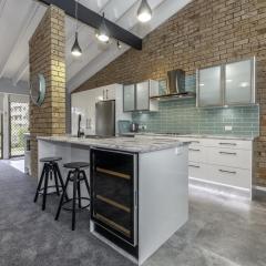 Bay Parklands 4, 2 Gowrie Avenue - pool & tennis court