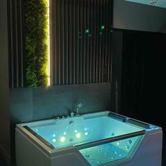 MagSpace River View Jacuzzi Apartment close to Cristmas Market